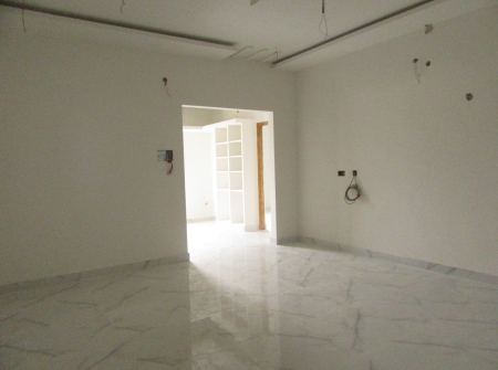 2) Li Id : 117 - Hall.JPG